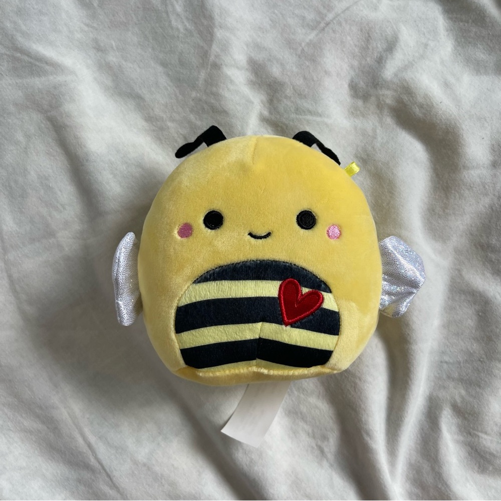 bee valentines squishmallow